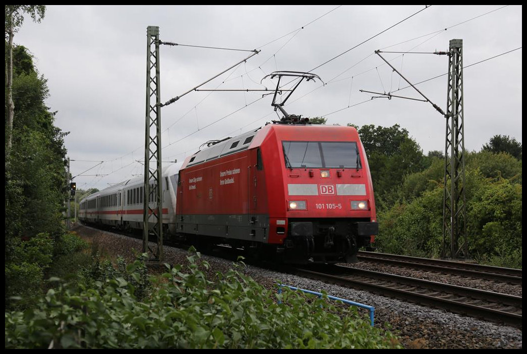 DB 101105-5 mit Preis Werbung ist hier in Hasbergen am 1.9.2019 um 10.32 Uhr mit einem Intercity auf dem Weg nach Osnabrück HBF.