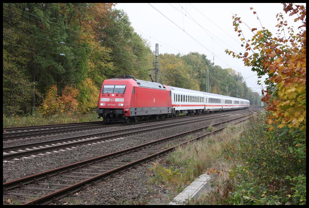 DB 101140 erreicht hier am 18.10.2018 um 11.16 Uhr auf der Fahrt in Richtung Münster auf der Rollbahn den Bahnhof Natrup-Hagen.