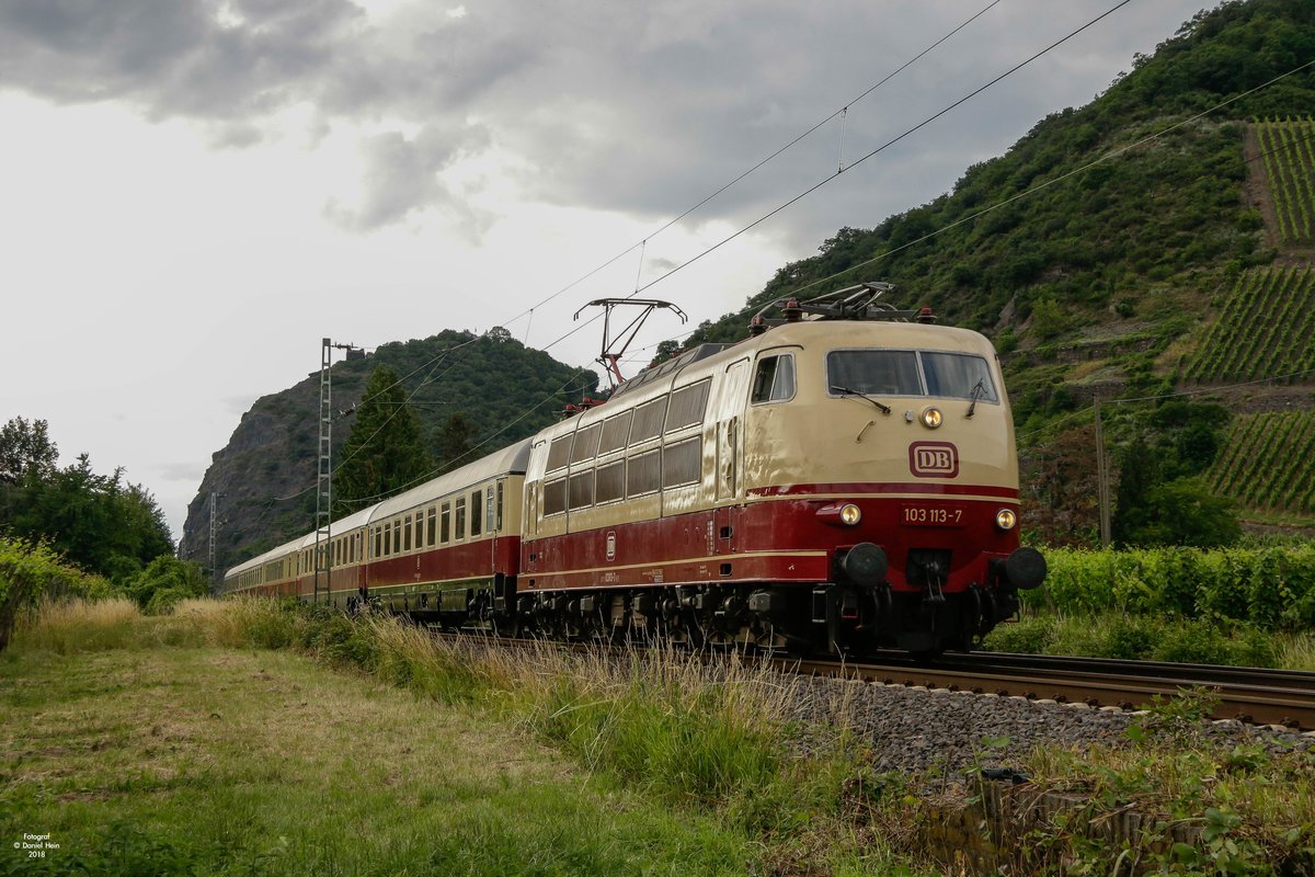 DB 103 113-7 DB mit Rheingold in Leutesdorf, Juni 2018.