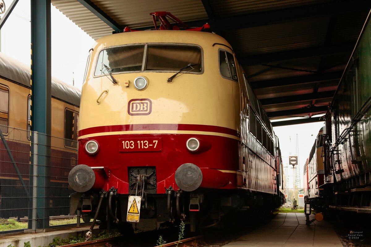 DB 103 113-7 im DB Museum Koblenz, November 2024.