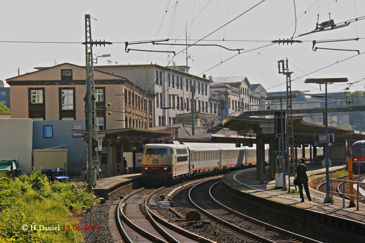 DB 103 113-7 mit IC 119 (Innsbruck Hbf - M�nster (Westf.)  in Wuppertal Hbf, Juni 2014.