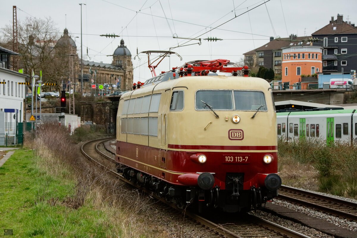 DB 103 113-7 in Wuppertal Steinbeck, März 2023.