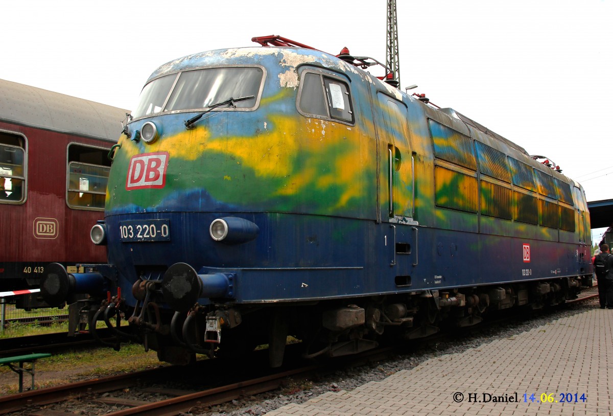 DB 103 220-0  die ehemalige Touristikzuglok  im DB Museum Koblenz L�tzel, Juni 2014.