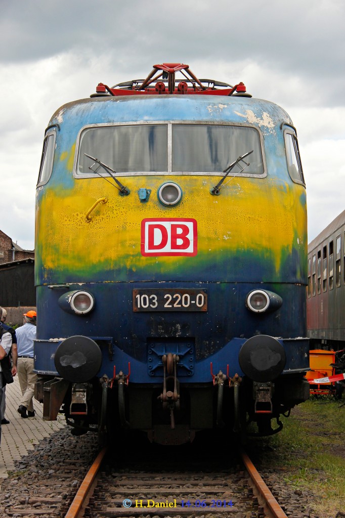 DB 103 220-0  die ehemalige Touristikzuglok  wurde am 14.06.2014 im DB Museum Koblenz L�tzel pr�sentiert.