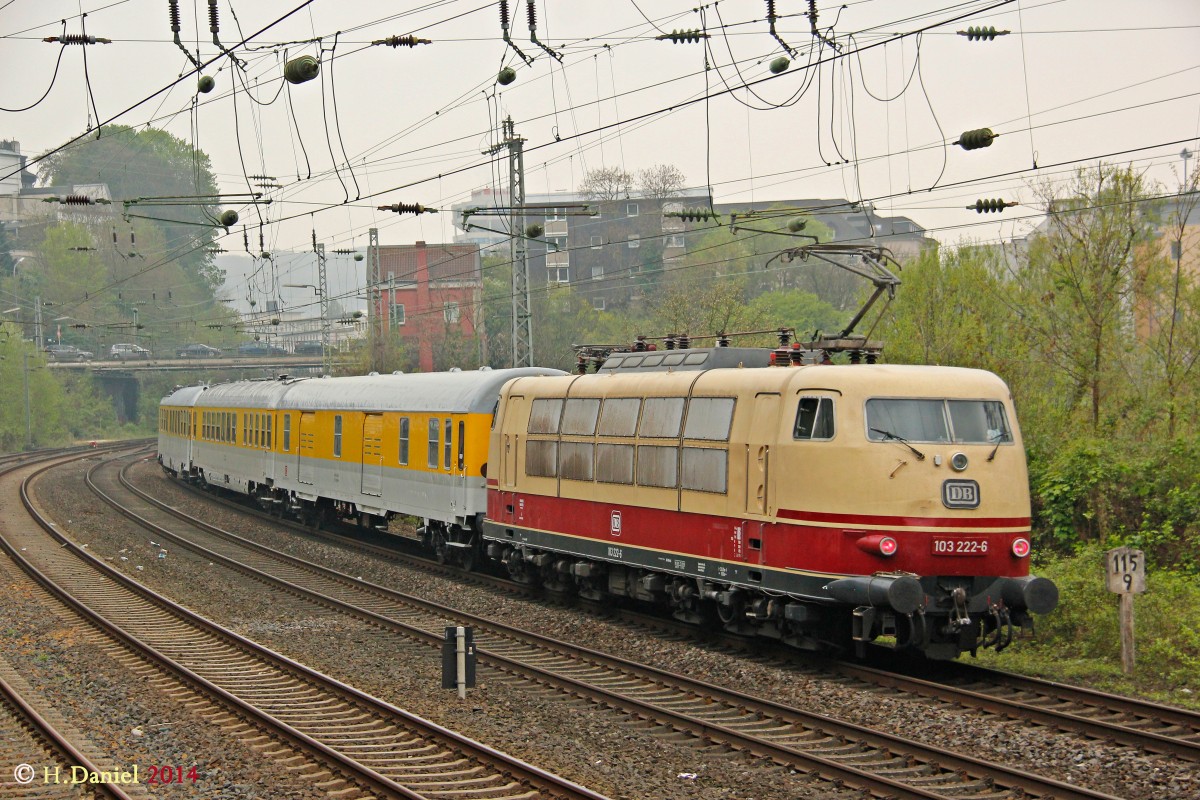 DB 103 222-6 schiebt Messzug DB Systemtechnik in Wuppertal, April 2014.