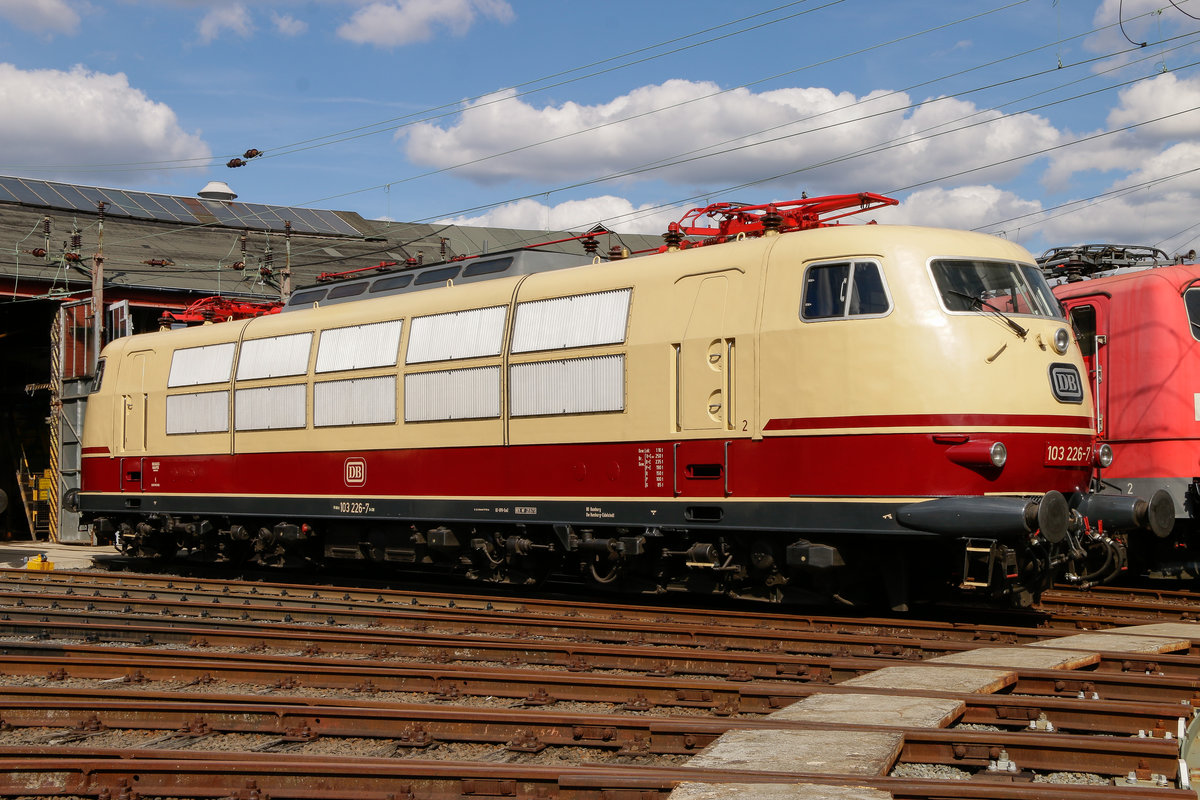 DB 103 226-7 beim Lokschuppenfest im Bw Siegen, August 2018.