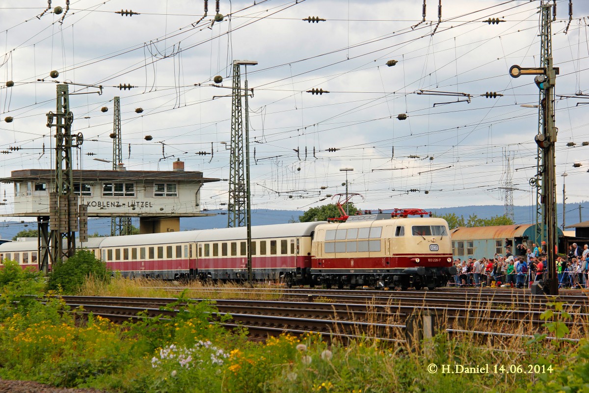 DB 103 226 bei der Lokparade im DB Museum Koblenz, Juni 2014.