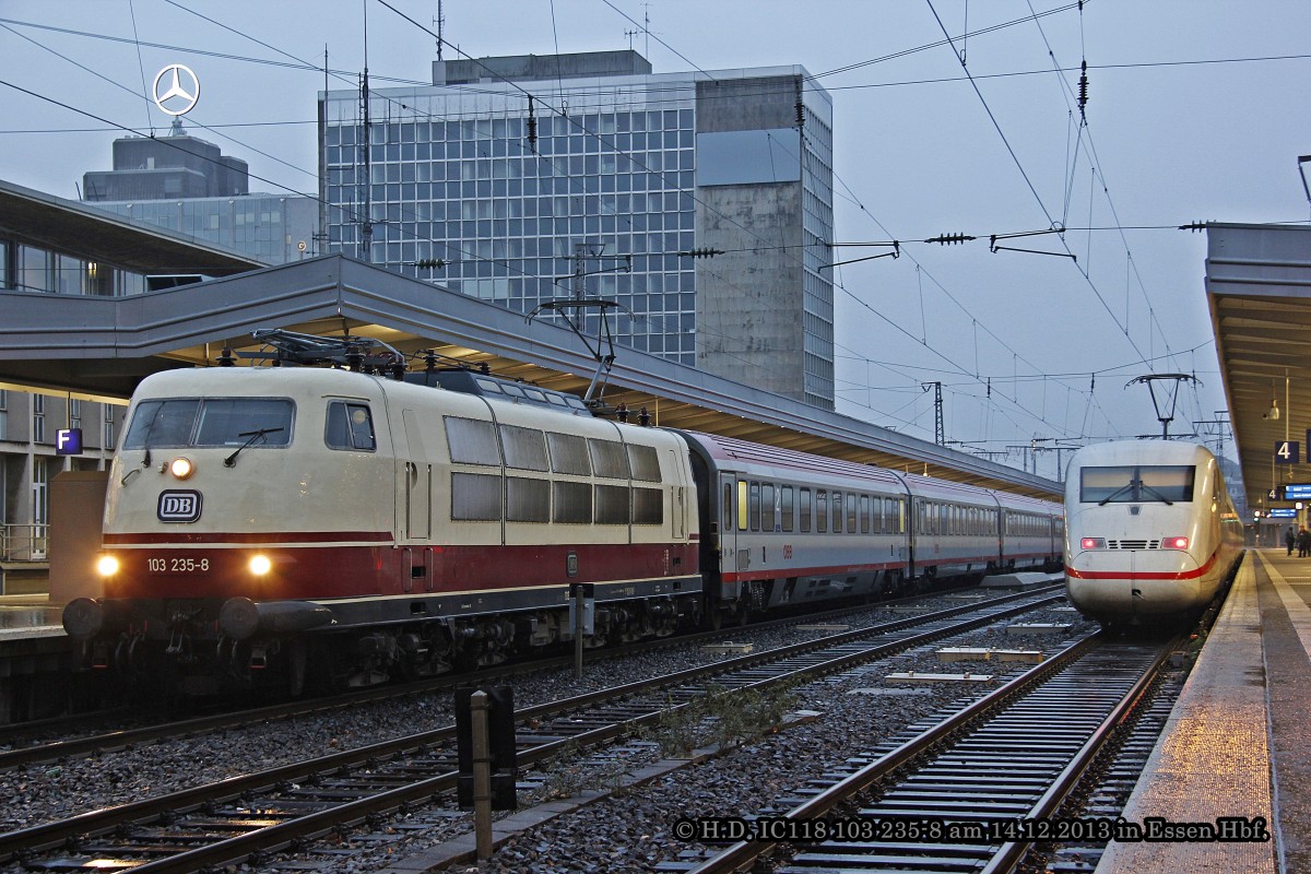 DB 103 235-8 mit IC119 (M�nster Hbf - Innsbruck Hbf) in Essen Hbf, Dezember 2013.