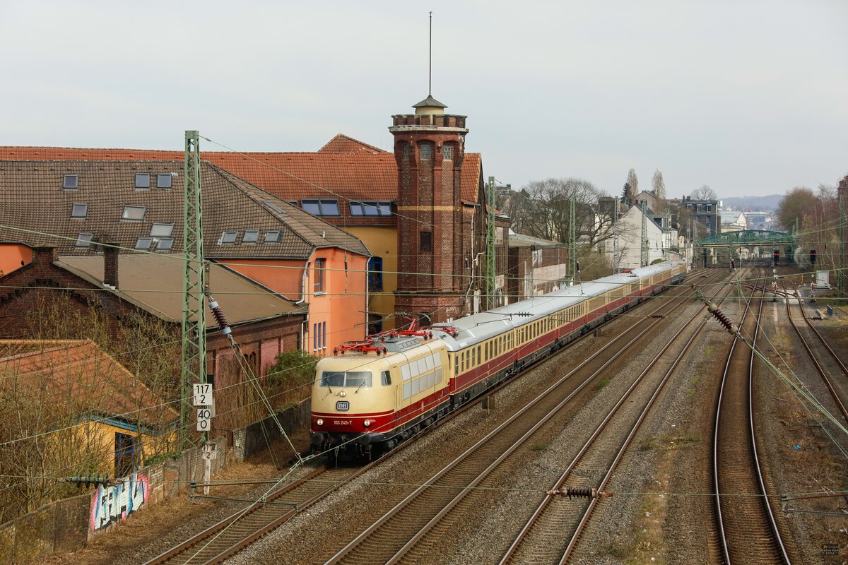 DB 103 245-7 DB mit Rheingold in Wuppertal, März 2024.