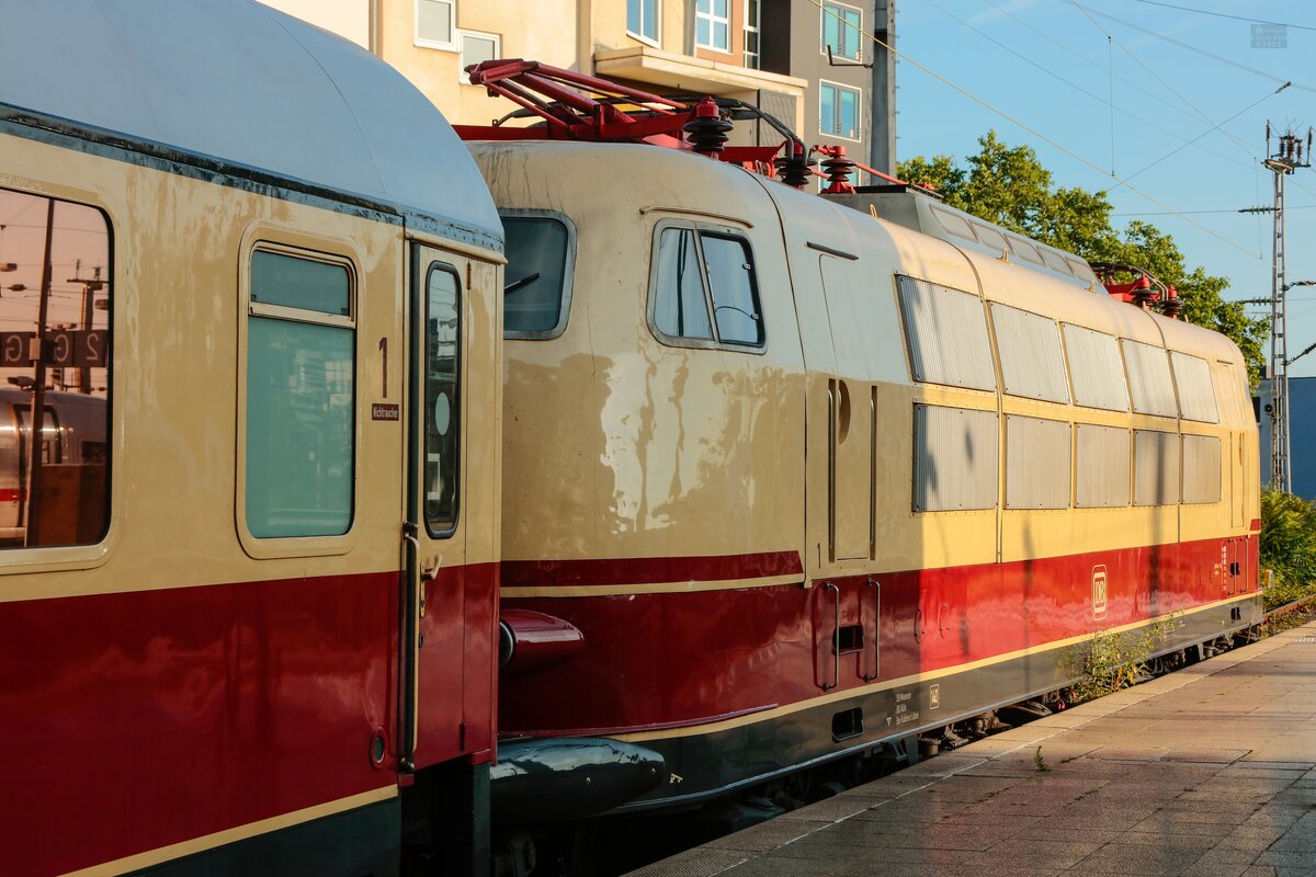 DB 103 245-7 in Köln Hbf, Juni 2025.