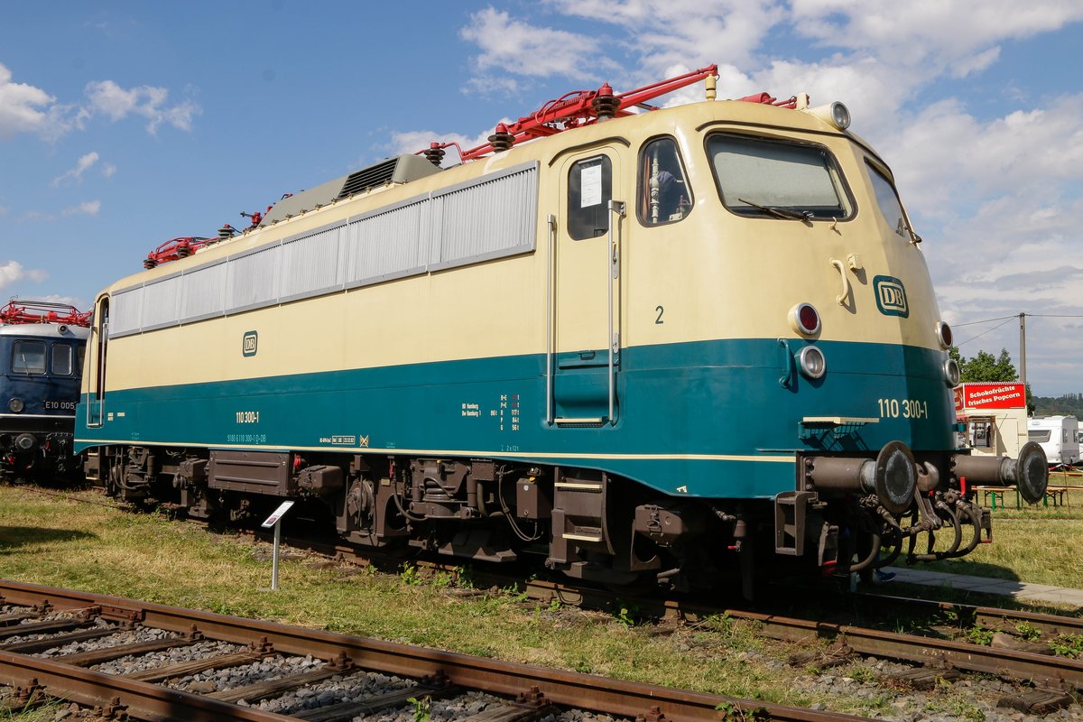 DB 110 300-1 im DB Museum Koblenz, Juni 2018.