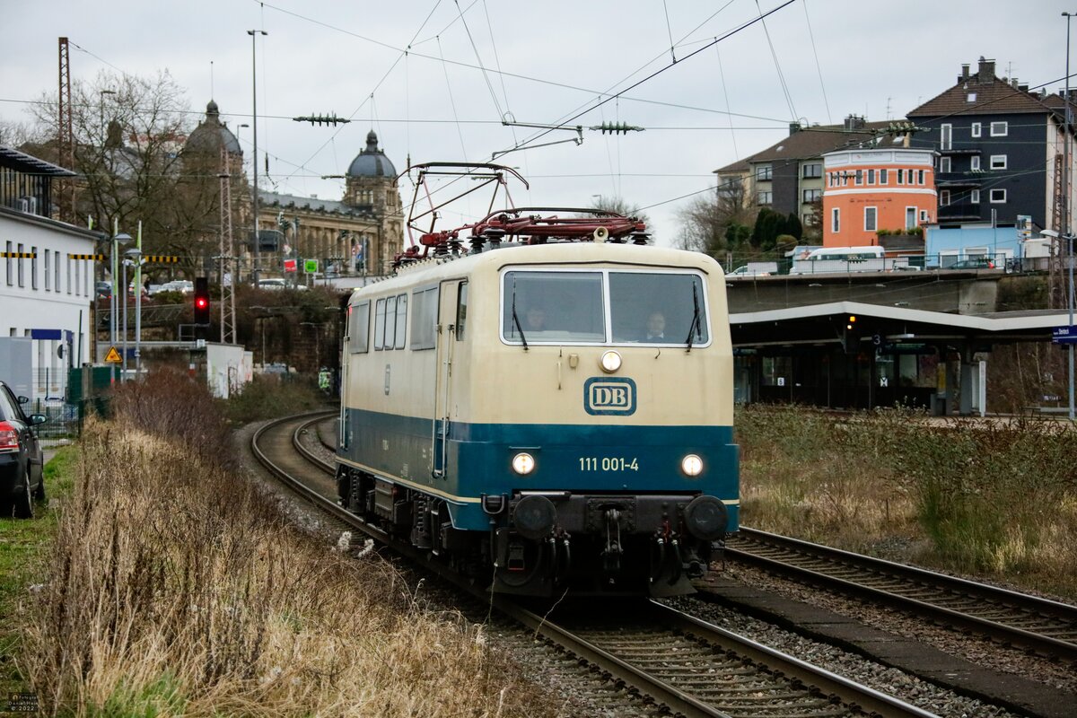 DB 111 001-4 in Wuppertal, Februar 2022.