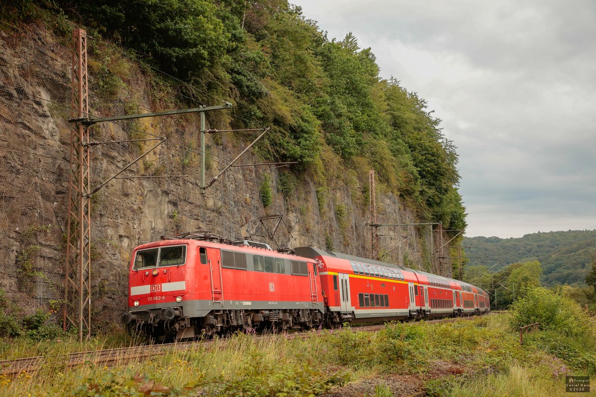 DB 111 062-6 mit RE4 in Ennepetal, Juli 2020.