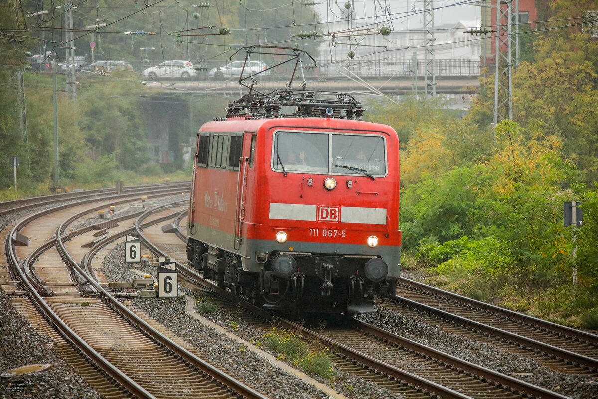 DB 111 067-5 in Wuppertal, Oktober 2022.