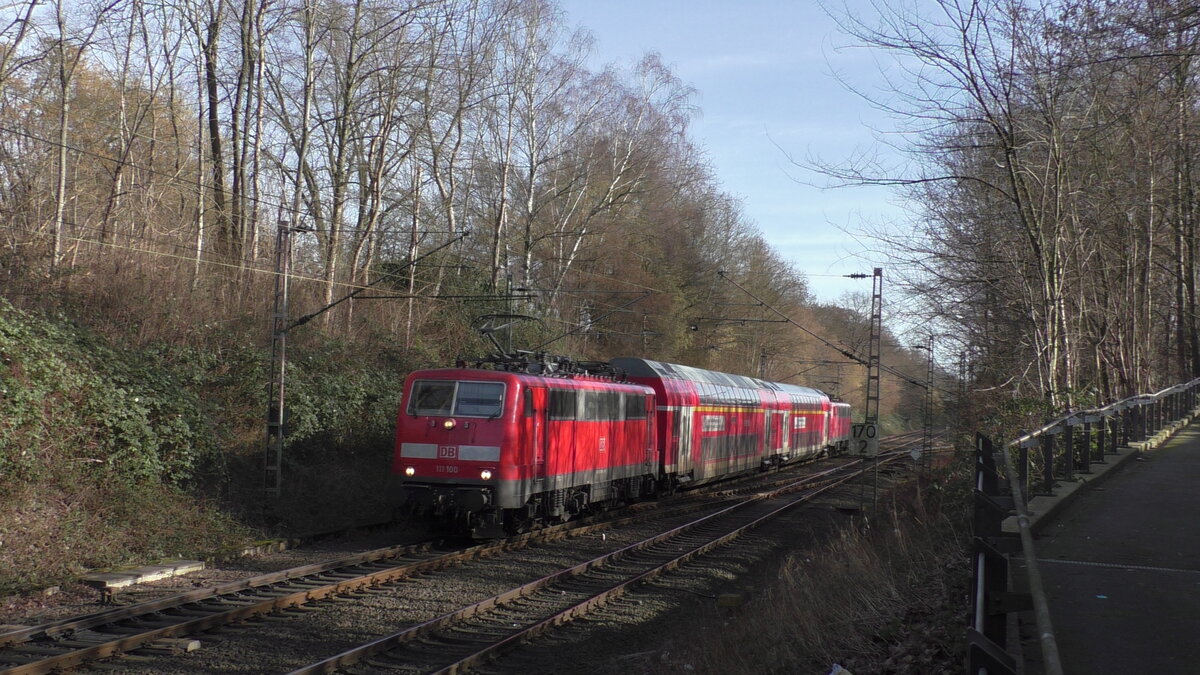 DB 111 100 zieht mit 111 194 den RE11 Ersatzzug von Hamm(Westf) nach Essen Hbf durch Dortmund Signal-Iduna Park.
