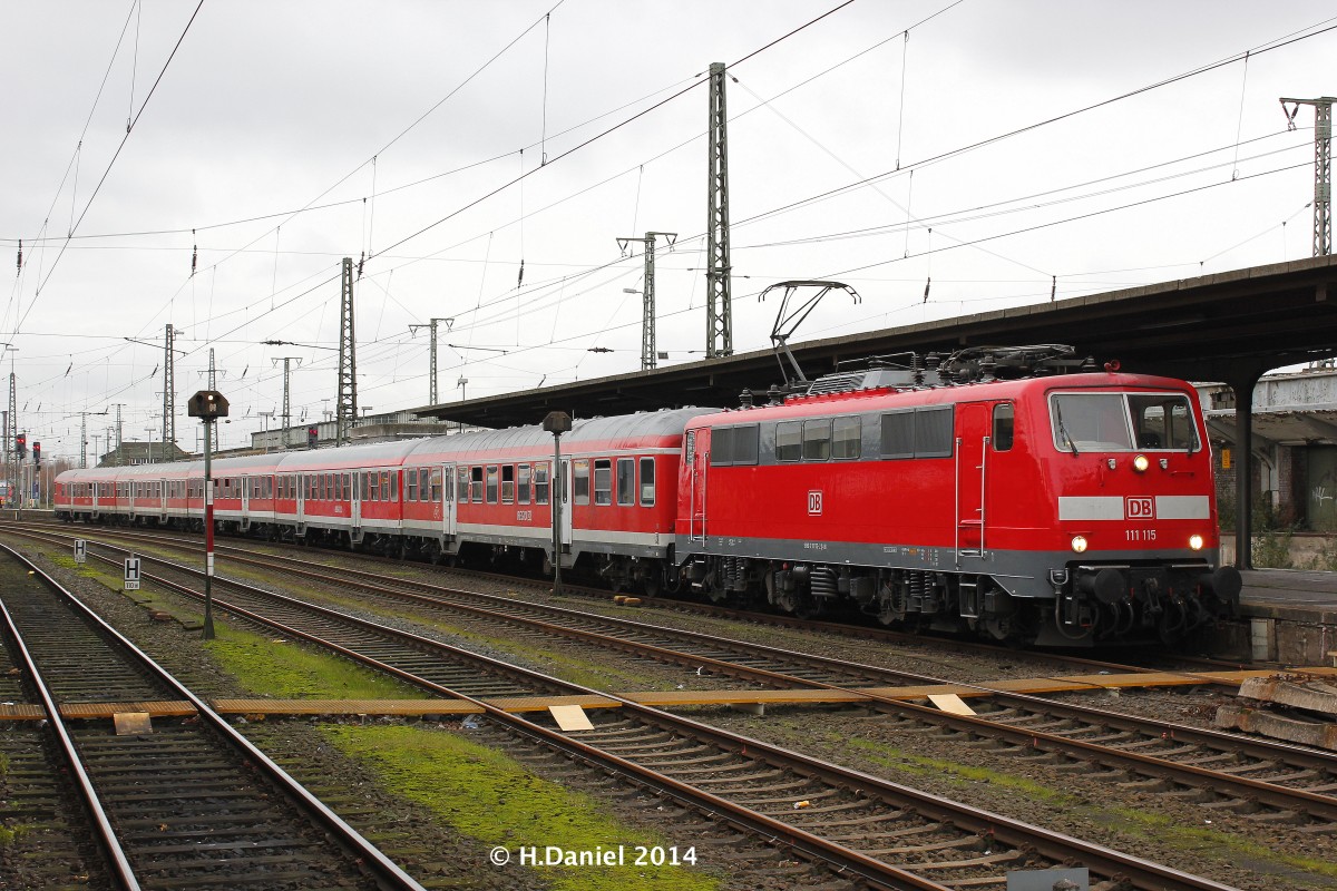 DB 111 115 mit Fu�ballsonderzug nach Bremen in Dortmund Hbf, Dezember 2014.