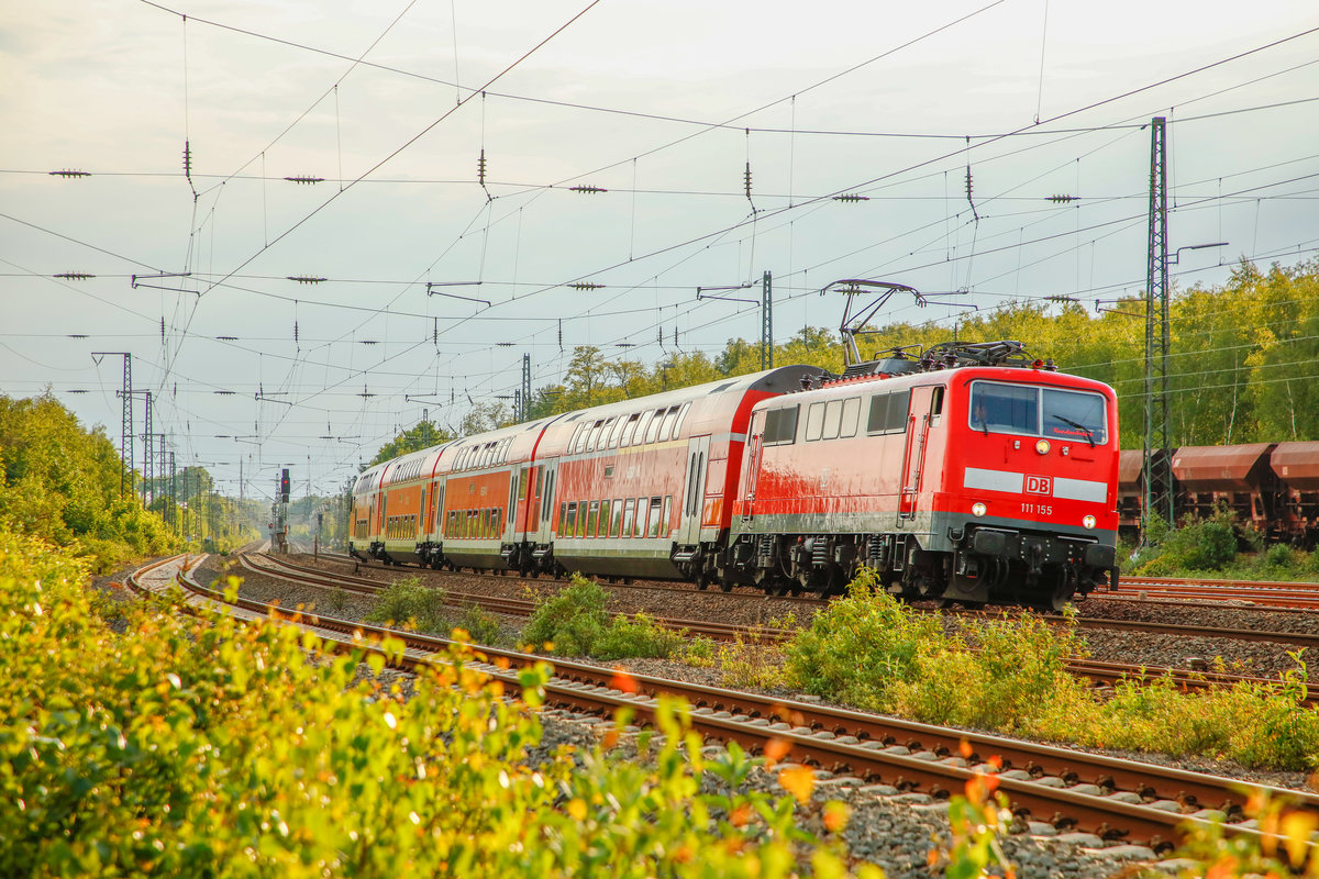 DB 111 155 mit Fu�ballsonderzug in Bochum Ehrenfeld, Mai 2019.
