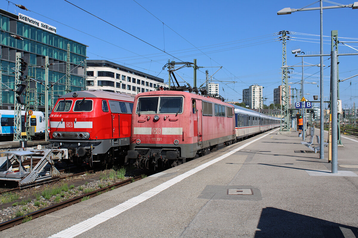DB 111 191 schiebt ihren RE14-Ersatzzug für TRI aus dem Stuttgarter Hbf in Richtung Böblingen. (08.09.2023)