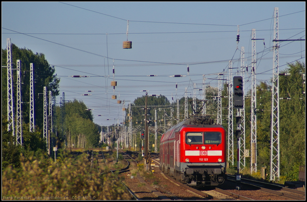 DB 112 123 am 07.09.2013 mit RE3 Elsterwerda durch Berlin-Karow	
