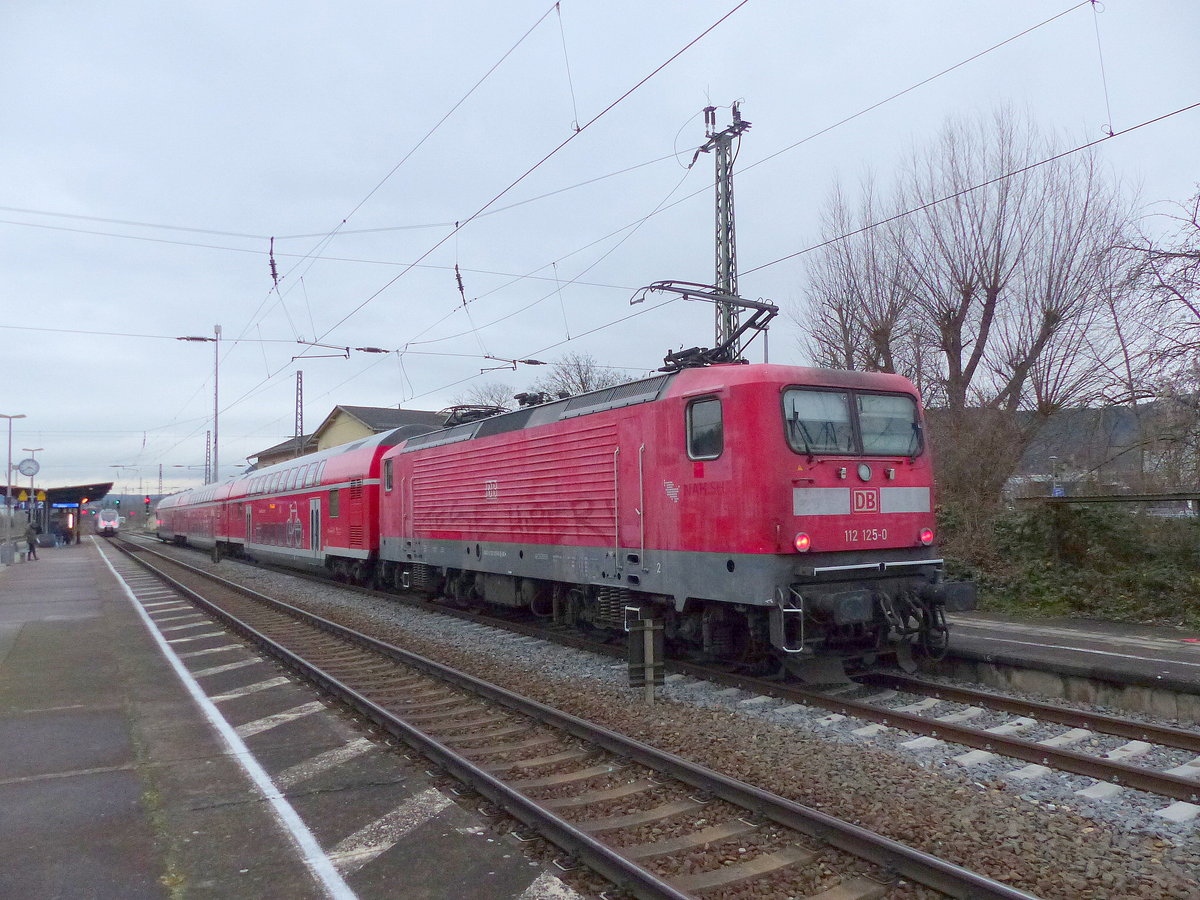 DB 112 125-0 mit dem RE 4486  Saale-Express  nach Halle (S) Hbf, am 29.12.2018 in Jena-Göschwitz.
