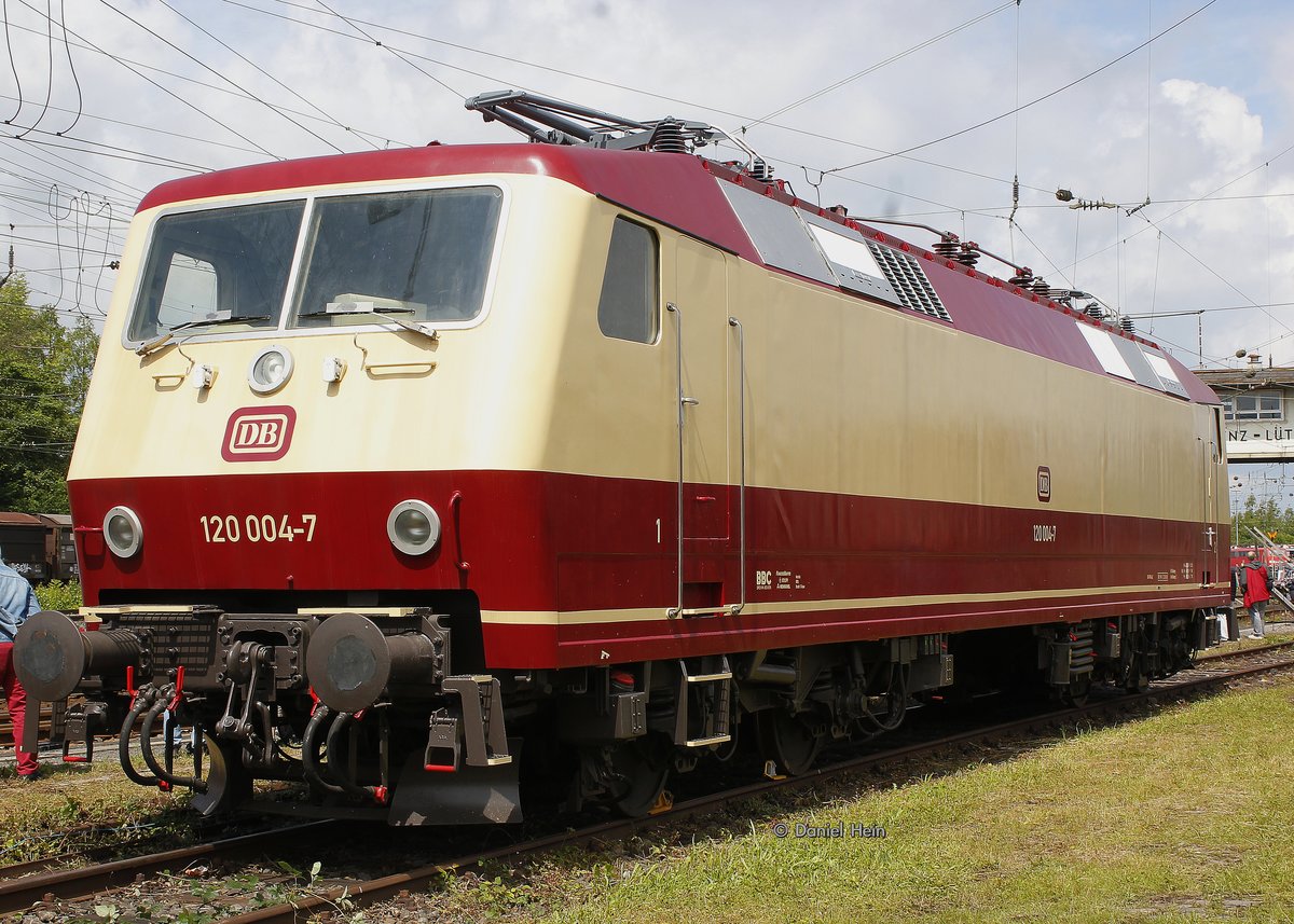 DB 120 004-7 im DB Museum Koblenz L�tzel, Juni 2016.