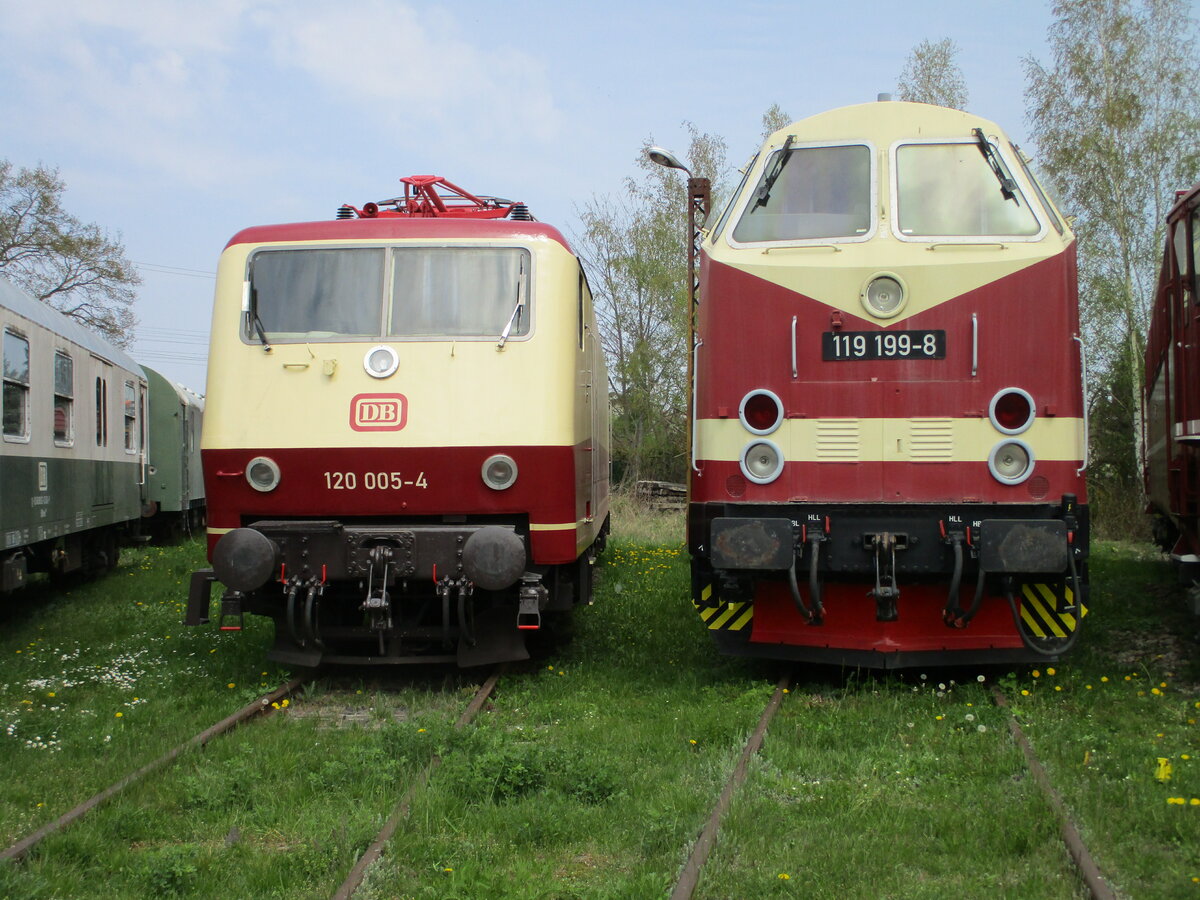 DB 120 005 und DR 119 199,am 30.April 2022,im Eisenbahnmuseum Weimar.