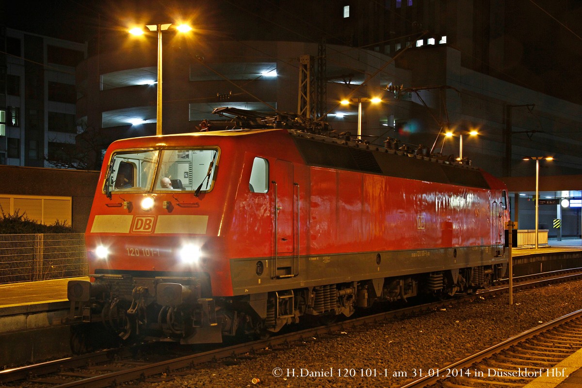 DB 120 101-1 in D�sseldorf Hbf, Januar 2014.