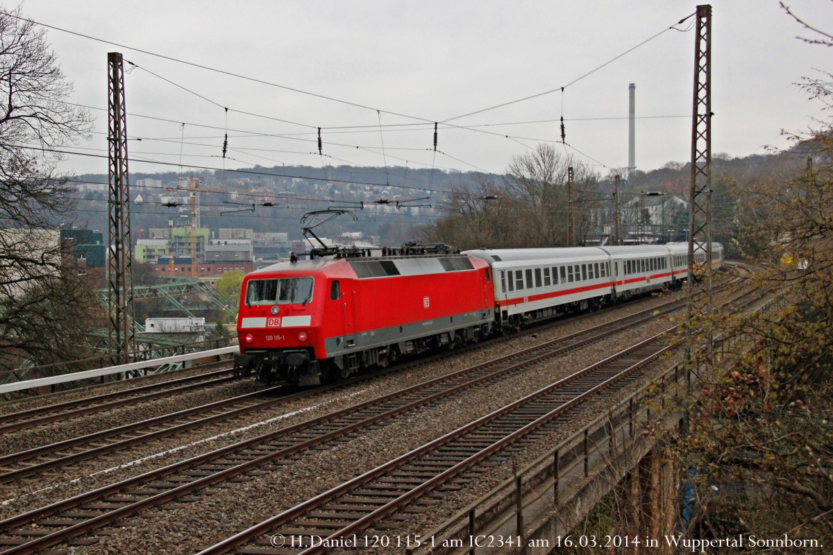 DB 120 115-1 schiebt IC2341 in Wuppertal, M�rz 2014.