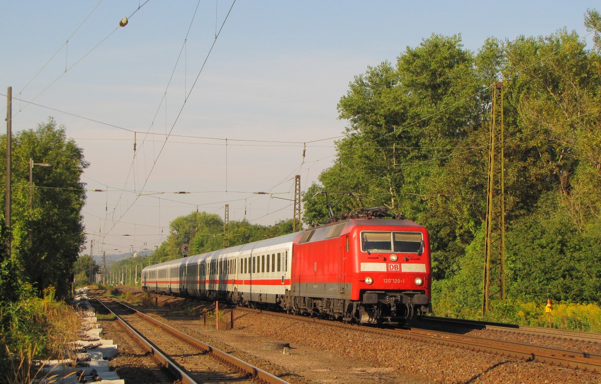 DB 120 120-1 mit dem IC 2153 von Frankfurt (M) Hbf nach Leipzig Hbf, am 07.09.2013 in Naumburg (S) Hbf.