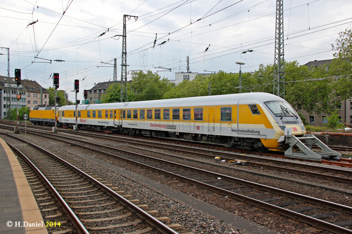 DB 120 502 mit Gleismesszug RAILab 1 in D�sseldorf Hbf, April 2014.