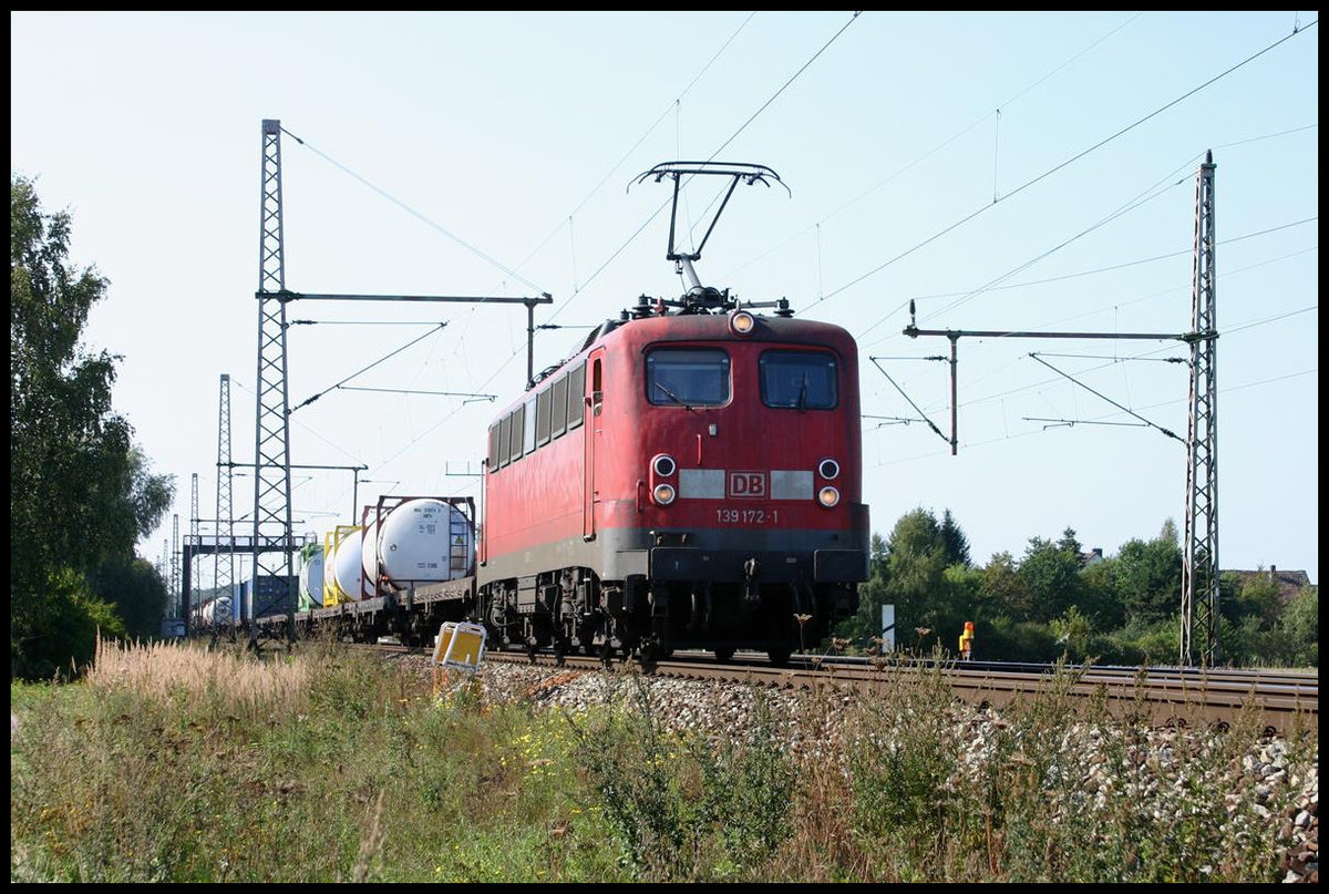 DB 139172-1 fährt hier am 12.9.2006 bei Dedensen in Richtung Rangierbahnhof Seelze.