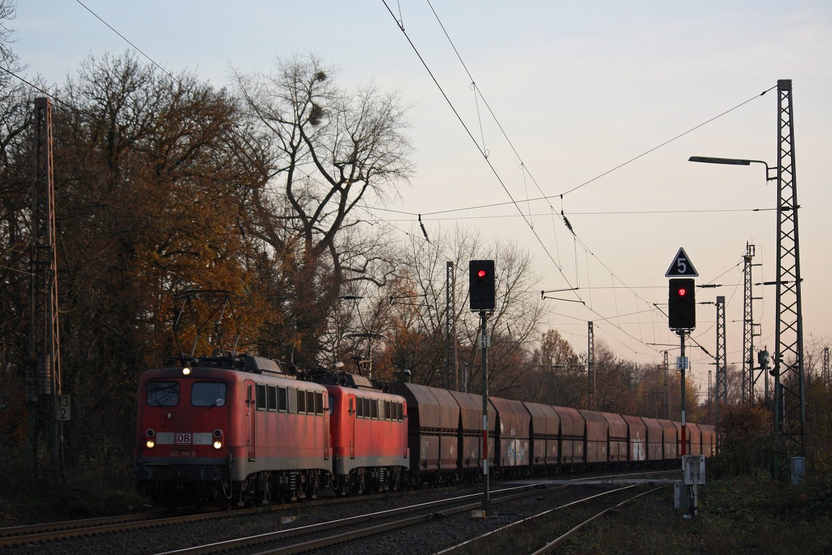 DB 140 791+140 8xx am 3.12.13 mit einem Kohlezug in Ratingen-Lintorf.