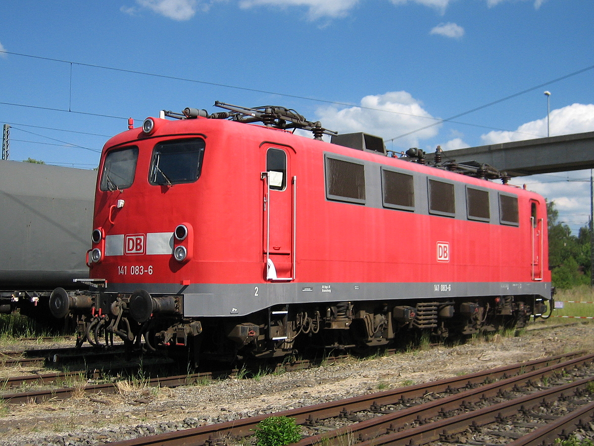 DB 141 083-6 ausgestellt beim Bahnhofsfest in Nördlingen. Aufgenommen am 13.06.2009
