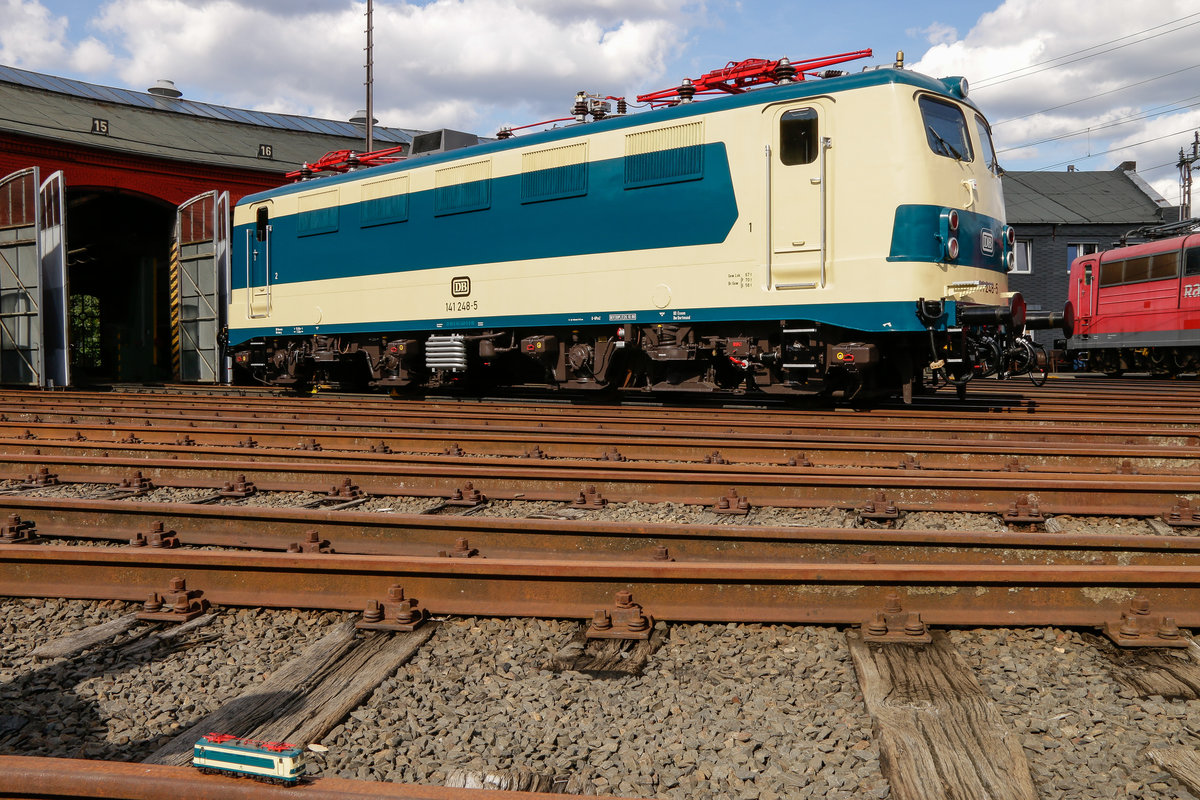 DB 141 248-5 im Modell und Original beim Lokschuppenfest im Bw Siegen, August 2018.