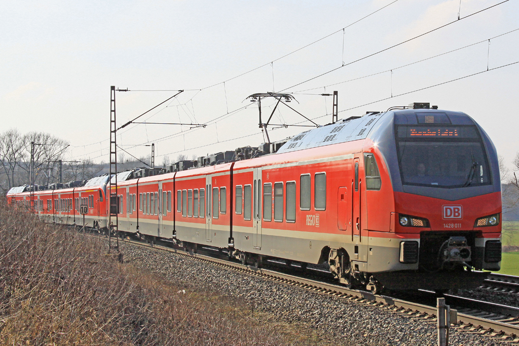 DB 1428 011 von DB Regio am 09.03.2016  14:41 nördlich von Salzderhelden am BÜ75,1 in Richtung Kreiensen