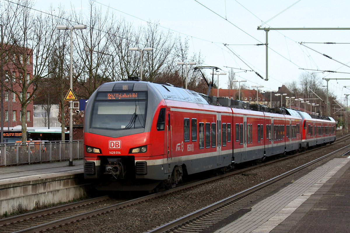 DB 1428 014 bei der Einfahrt in Recklinghausen Hbf. am 21.12.2019