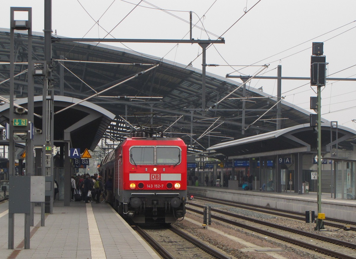 DB 143 152-7 mit der RB 16268 von Halle (S) Hbf nach Eisenach, am 12.04.2014 in Erfurt Hbf.