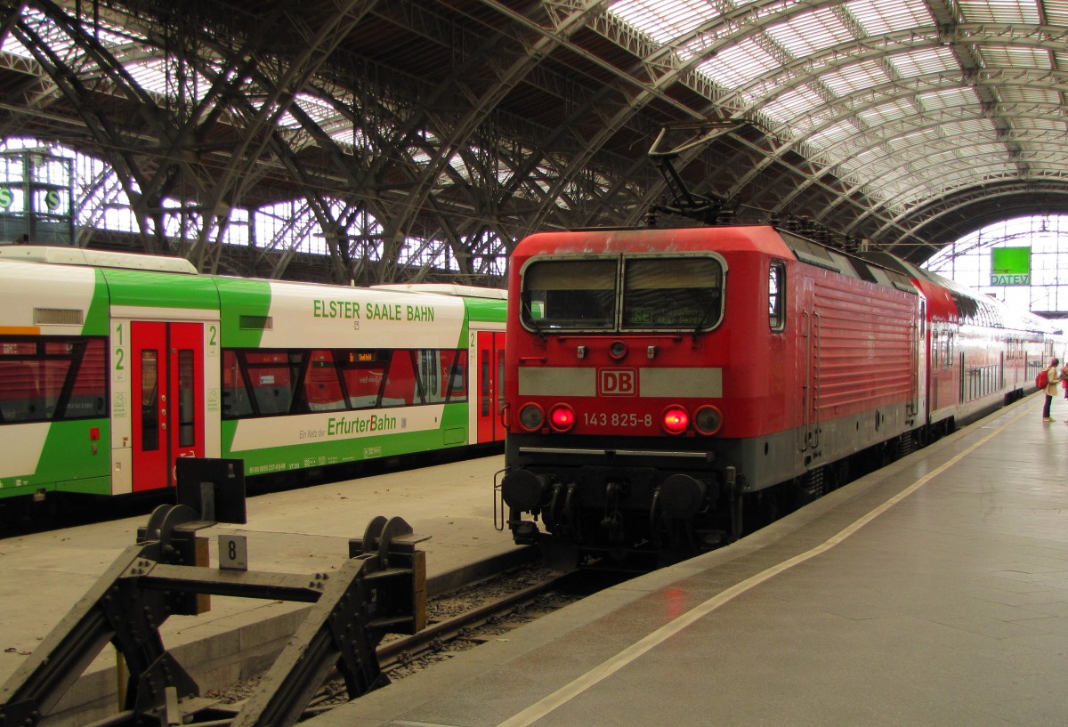 DB 143 825-8 mit dem RE 17690 nach Magdeburg Hbf, am 08.09.2015 in Leipzig Hbf.