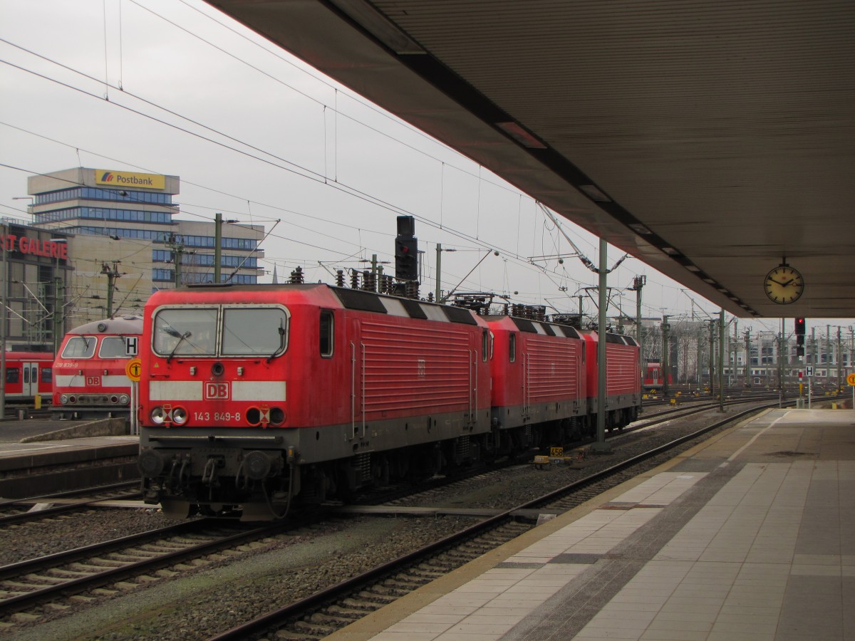 DB 143 849-8 + 143 809-2 + 143 306-9 als Tfzf (R) 70100 (Cottbus - Bremen- Sebaldsbrück), am 19.02.2016 in Hannover Hbf.