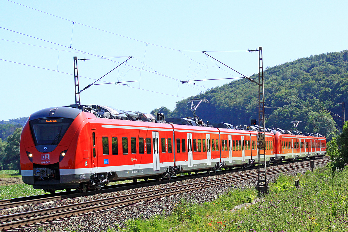 DB 1440 542 Sonderfahrt am 24.06. 2020 nördlich von Salzderhelden am BÜ 75,1 in Richtung Göttingen