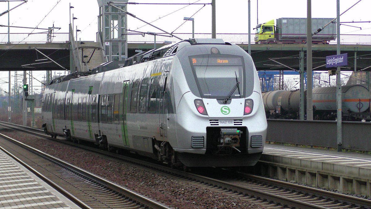 DB 1442 106 der S-Bahn Mitteldeutschland verlässt am 29. Dezember 2016 Leipzig-Engelsdorf als S4 zur Fahrt nach Wurzen.