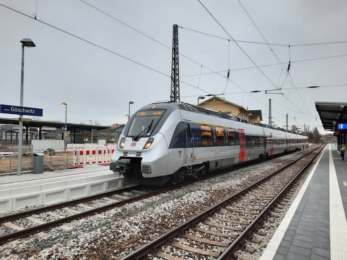 DB 1442 302 als RE 4886 nach Halle (S) Hbf, am 28.12.2020 in Jena-Göschwitz.