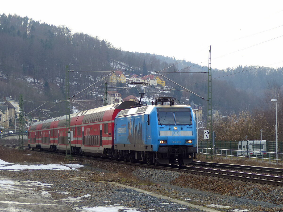 DB 146 013 mit der S 31737 (S1) von Meißen-Triebischtal nach Schöna, am 17.02.2017 in Königstein.