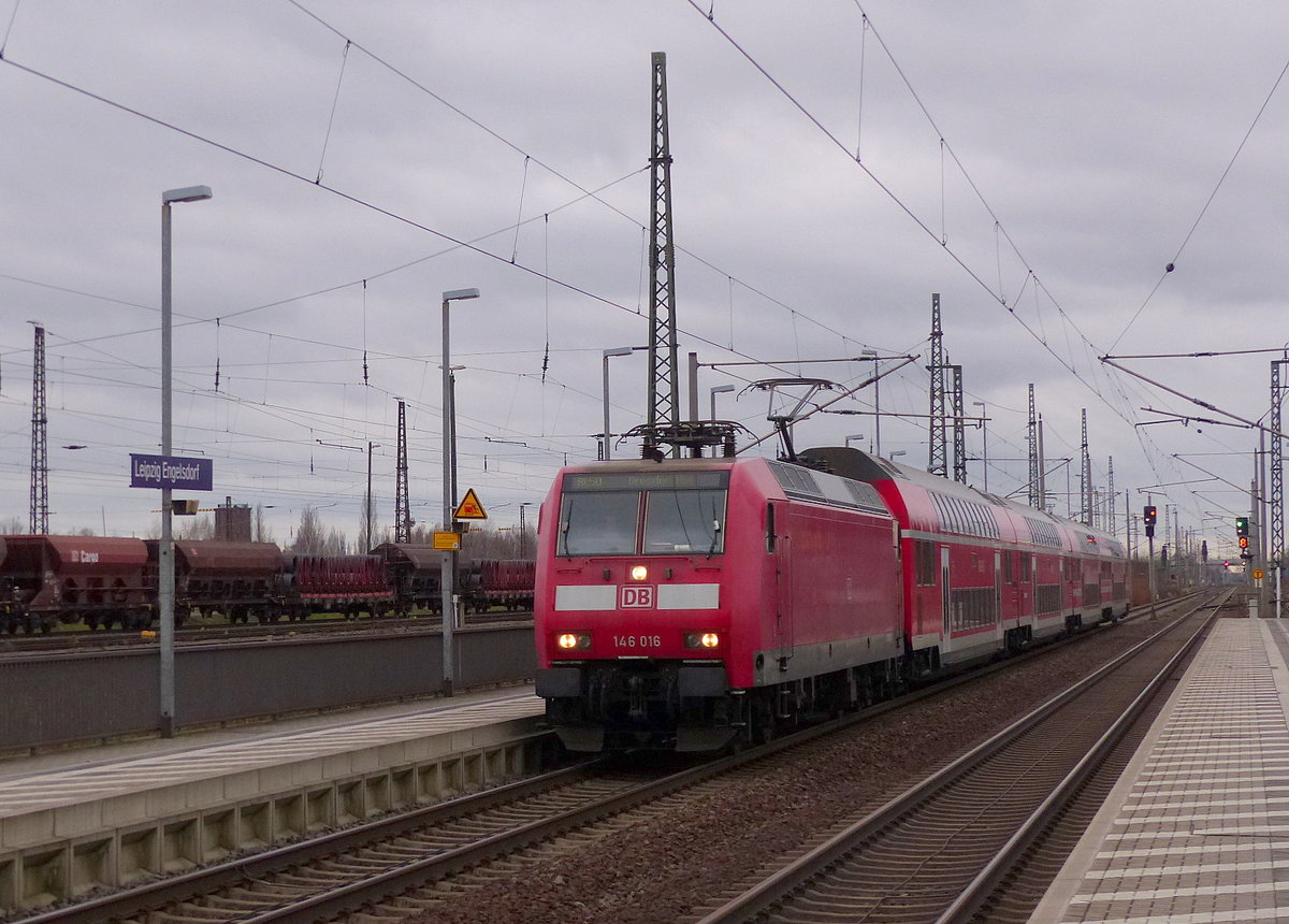DB 146 016 mit dem RE 16523 von Leipzig Hbf nach Dresden Hbf, am 28.01.2018 in Leipzig Engelsdorf.