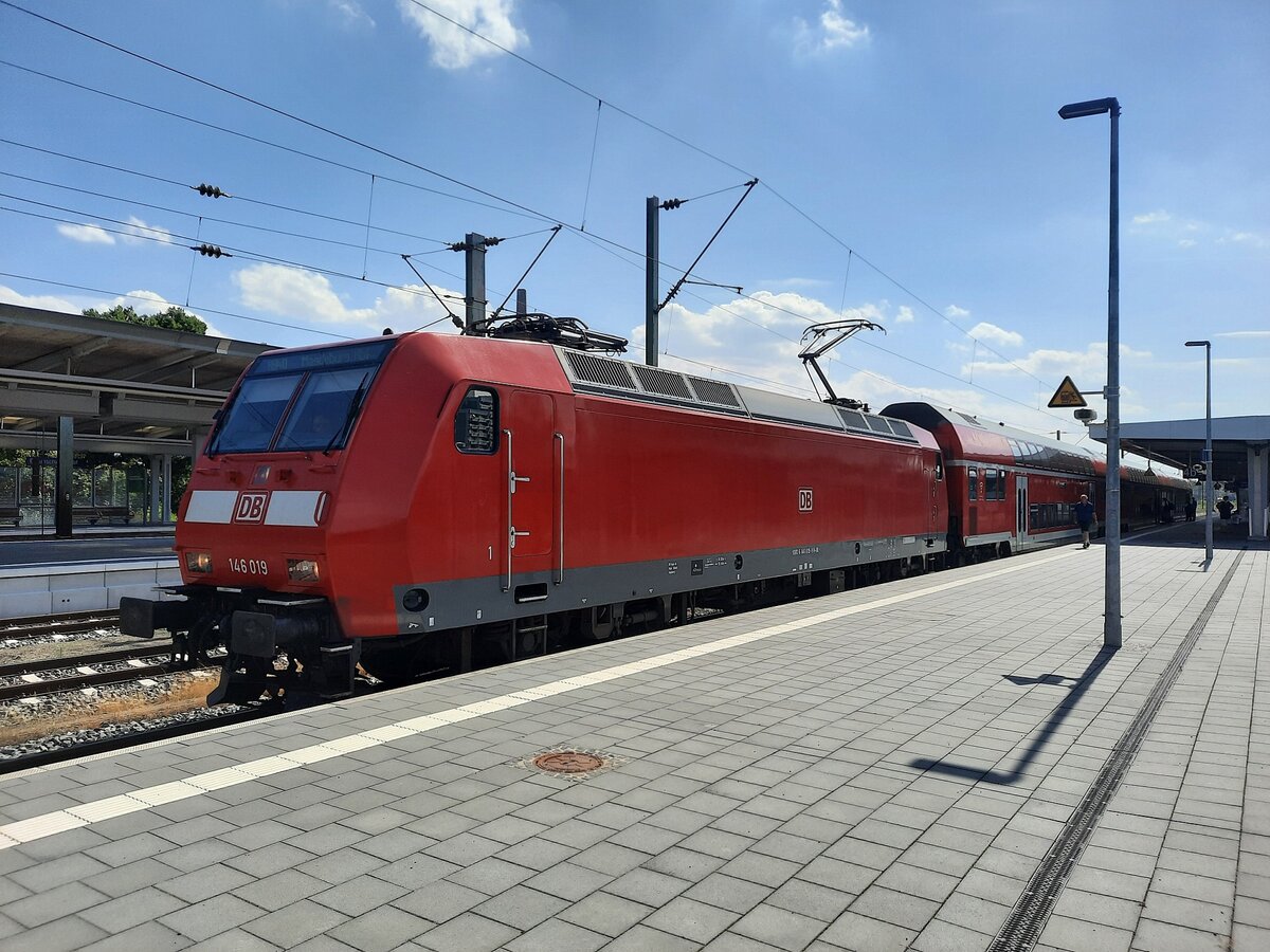 DB 146 019 mit der RB 16427 nach Magdeburg Hbf, am 14.08.2021 in Braunschweig Hbf.