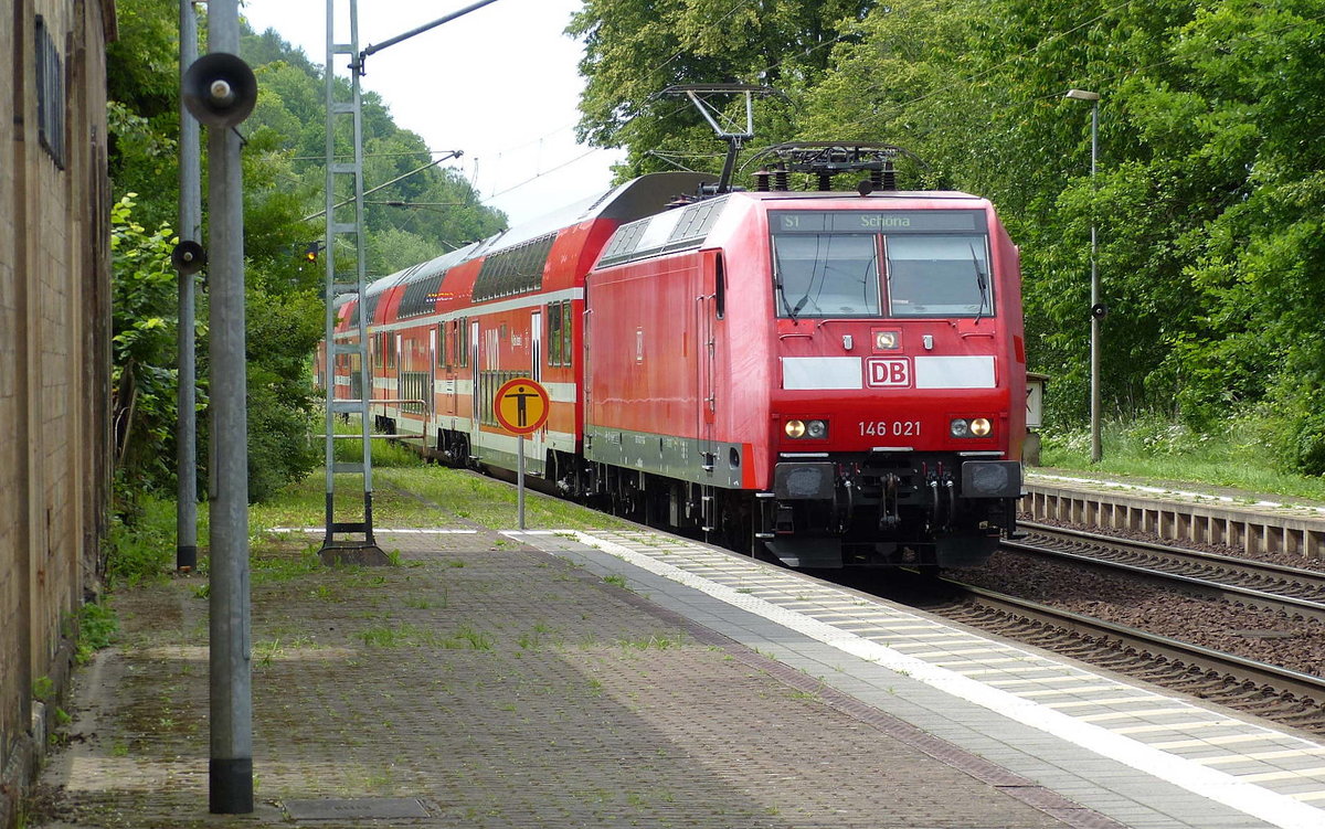 DB 146 021 mit der S 31737 (S1) von Meißen Triebischtal nach Schöna, am 09.06.2020 in Krippen.