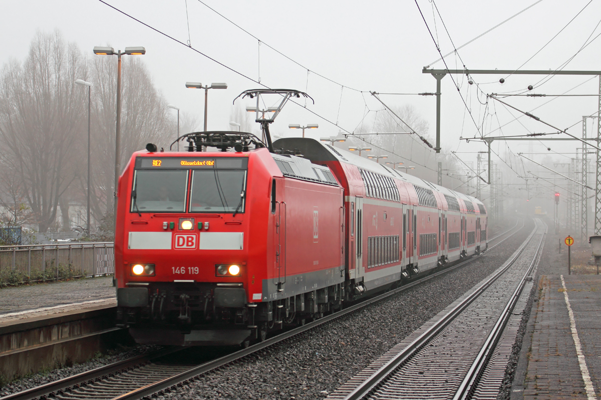 DB 146 119 als RE2 nach Düsseldorf Hbf. fährt in Recklinghausen Hbf. ein 18.12.2017