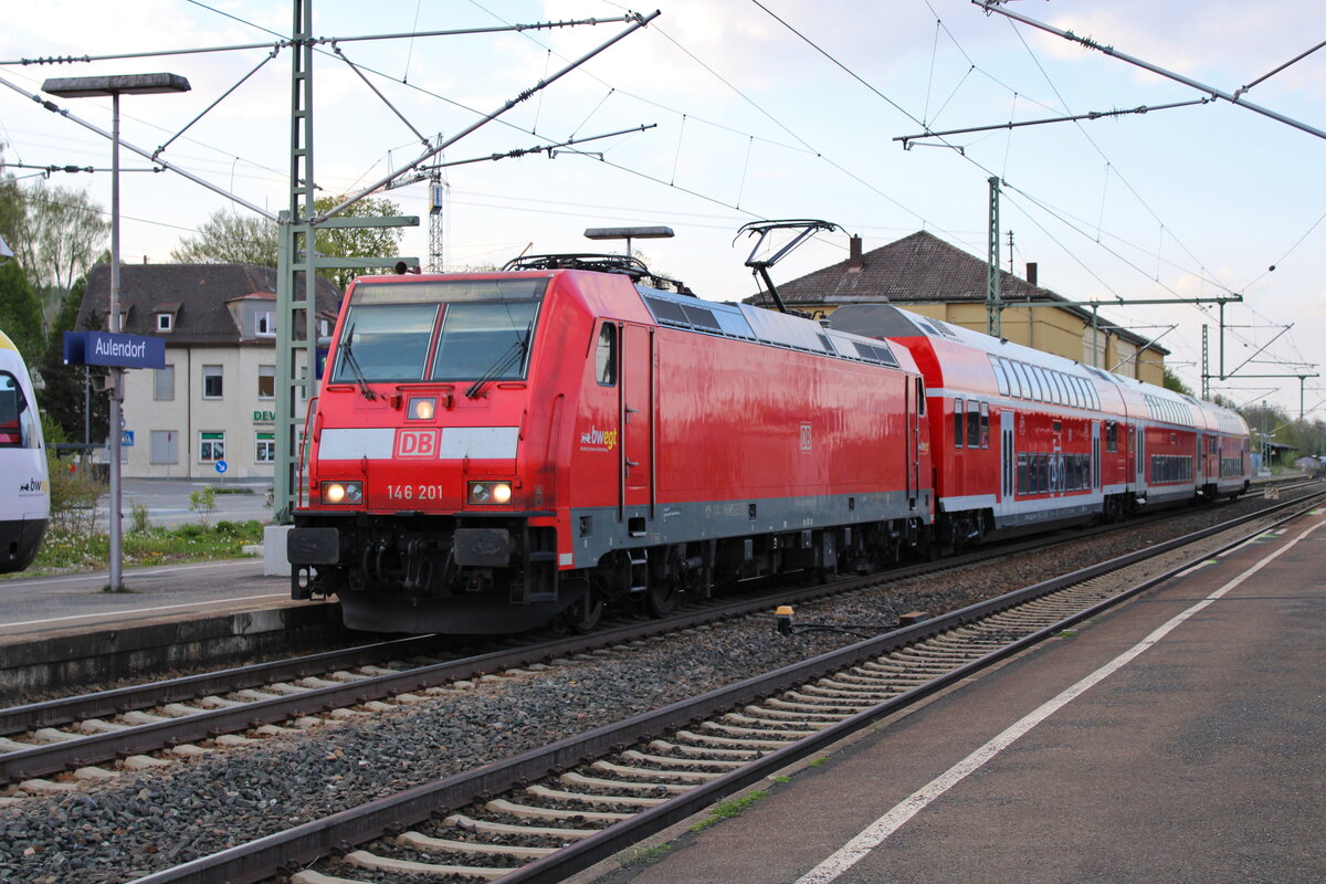 DB 146 201 steht am 01.05.2022 in Aulendorf als RE5 nach Lindau-Reutin.
