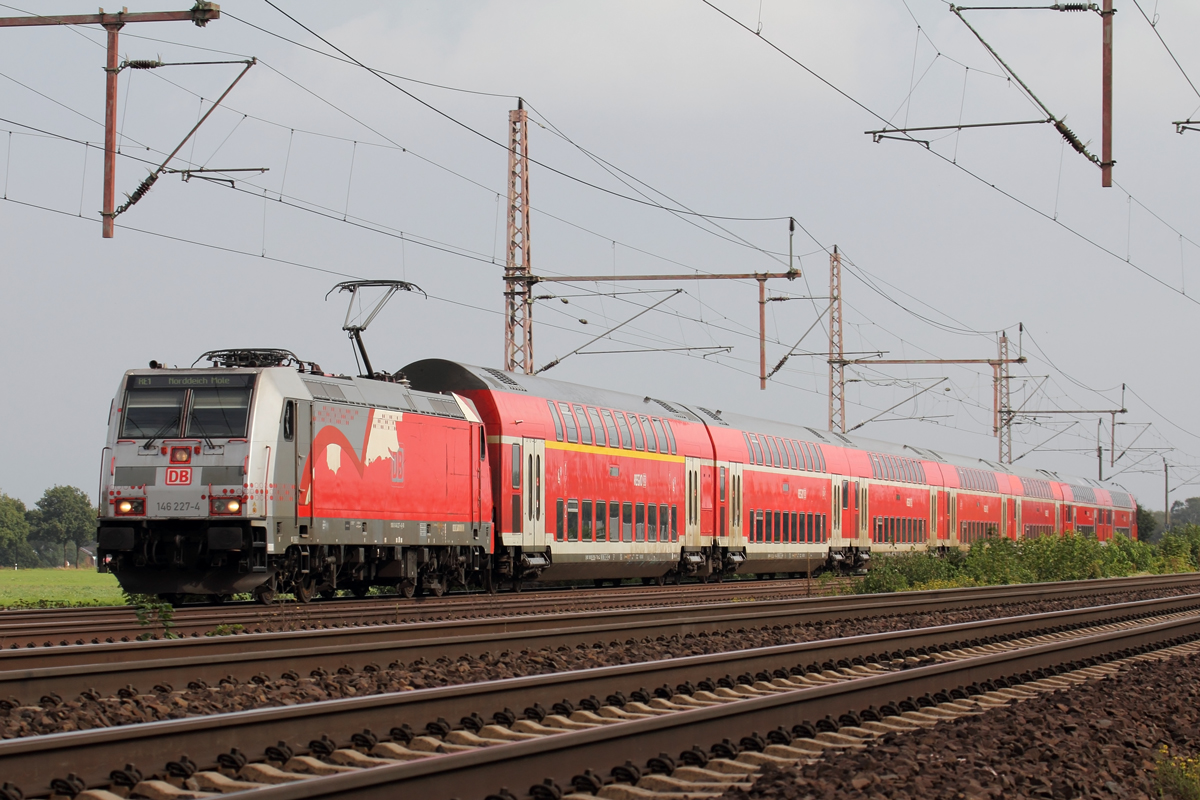 DB 146 227-4 mit RE 1 nach Norddeich Mole in Dedensen-Gümmer 10.9.2021
