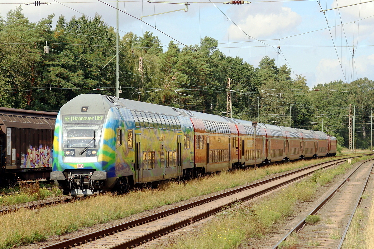 DB 146 268 schiebt eine DB Gebrauchtzug Garnitur als RE 1 nach Hannover in Eystrup 12.9.2026